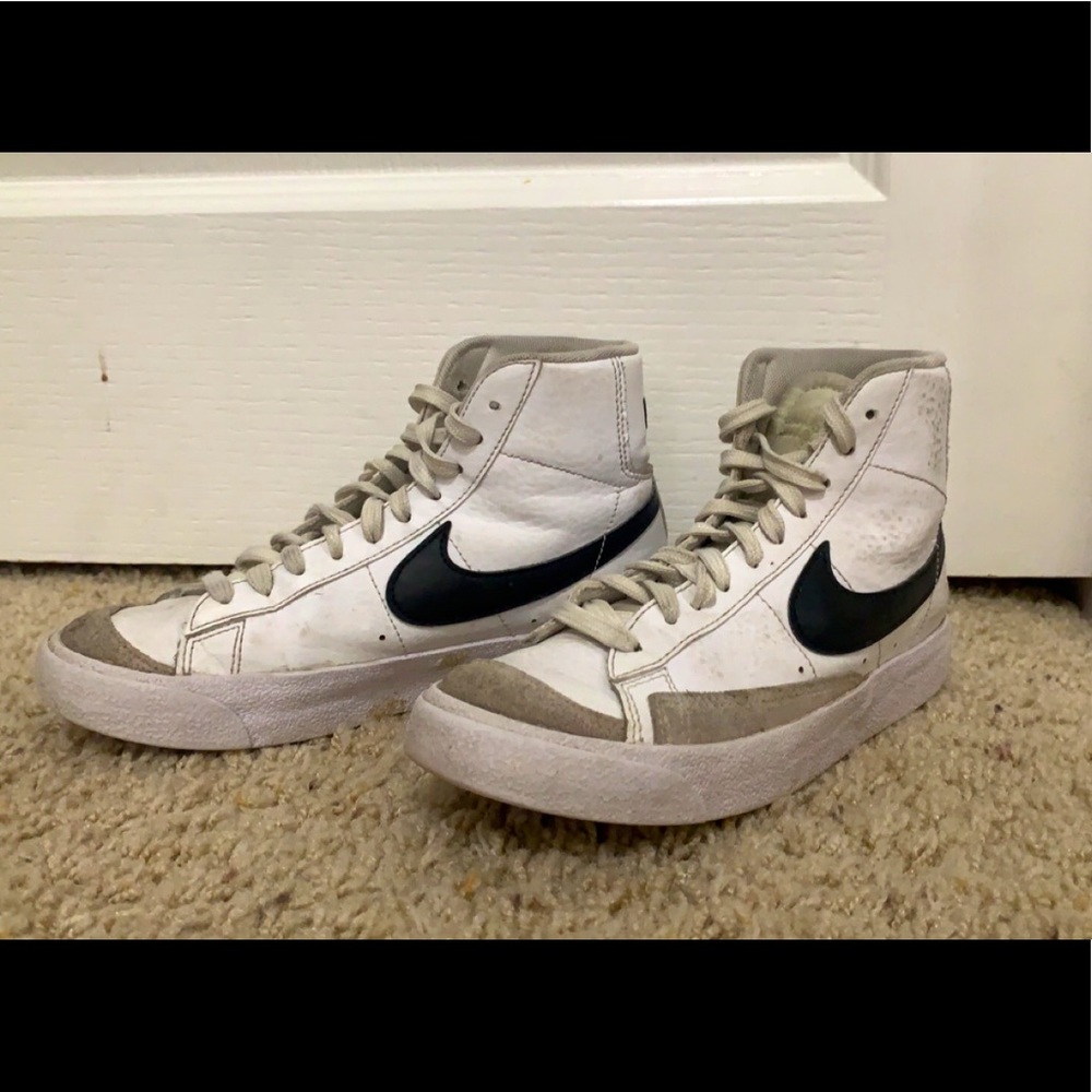 Kids white blazers👟